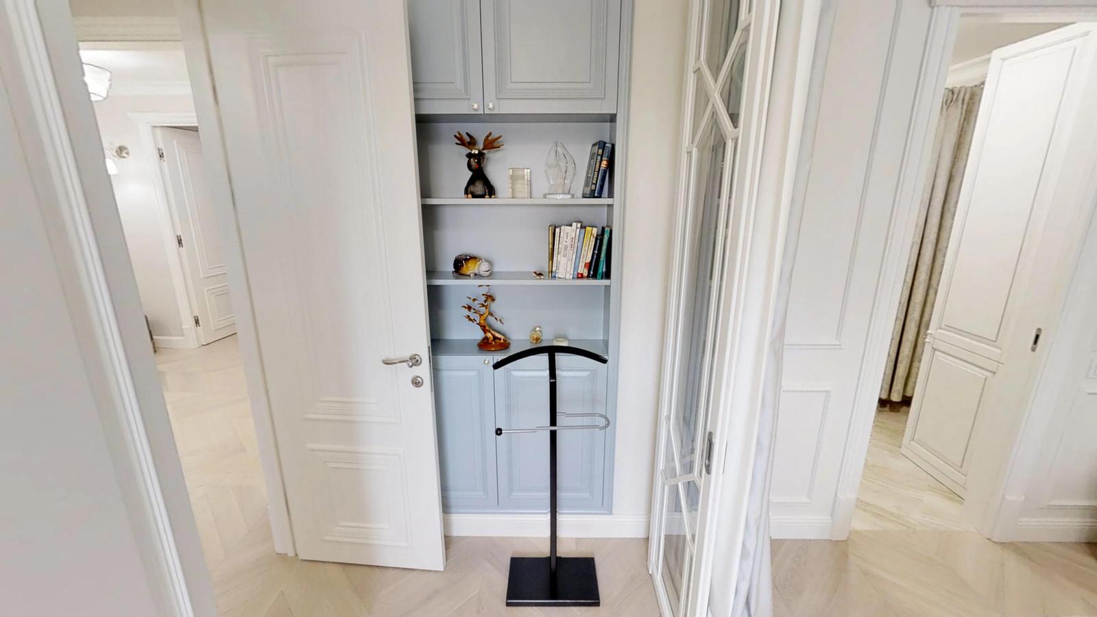 Обложка альбома: шкафы