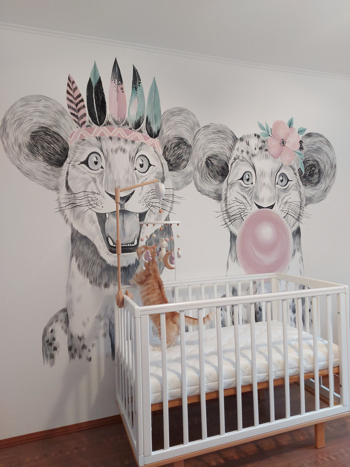 Роспись стены в детской " Львята"