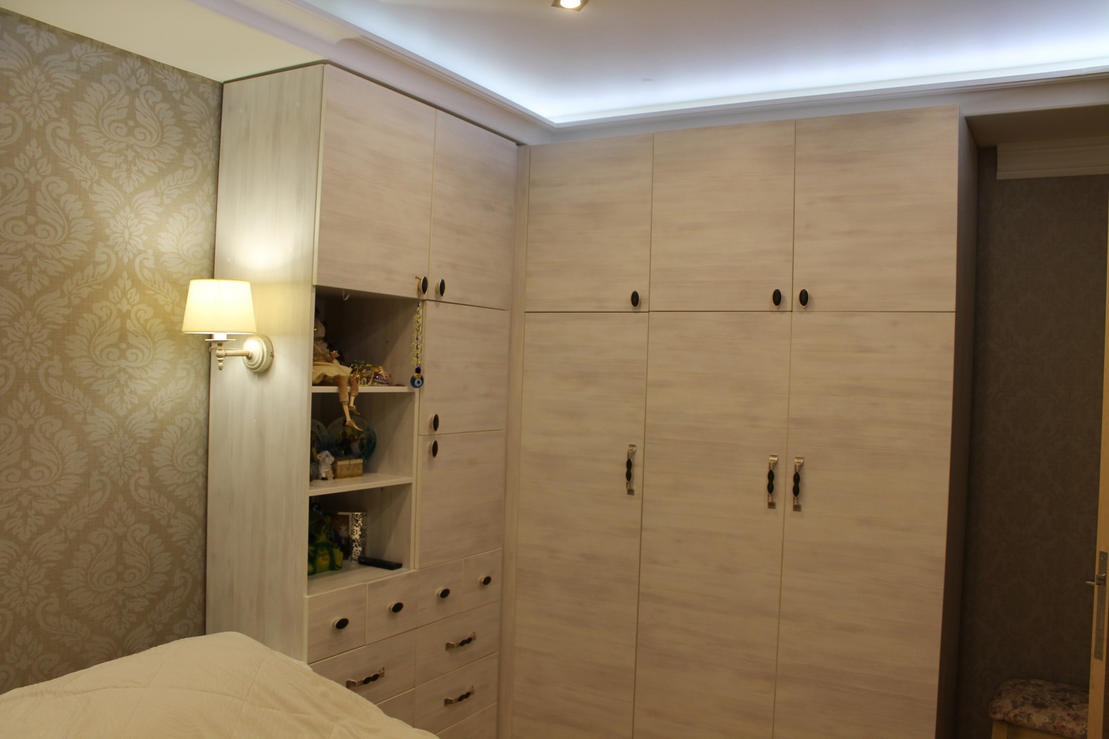 Шкаф до потолка: нюансы выбора.