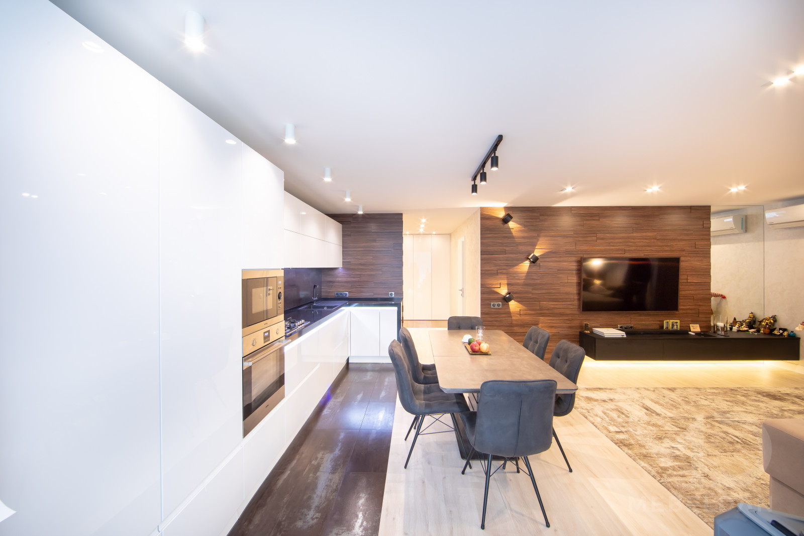 Обложка проекта: Кухня минимализм периметр 5,2м