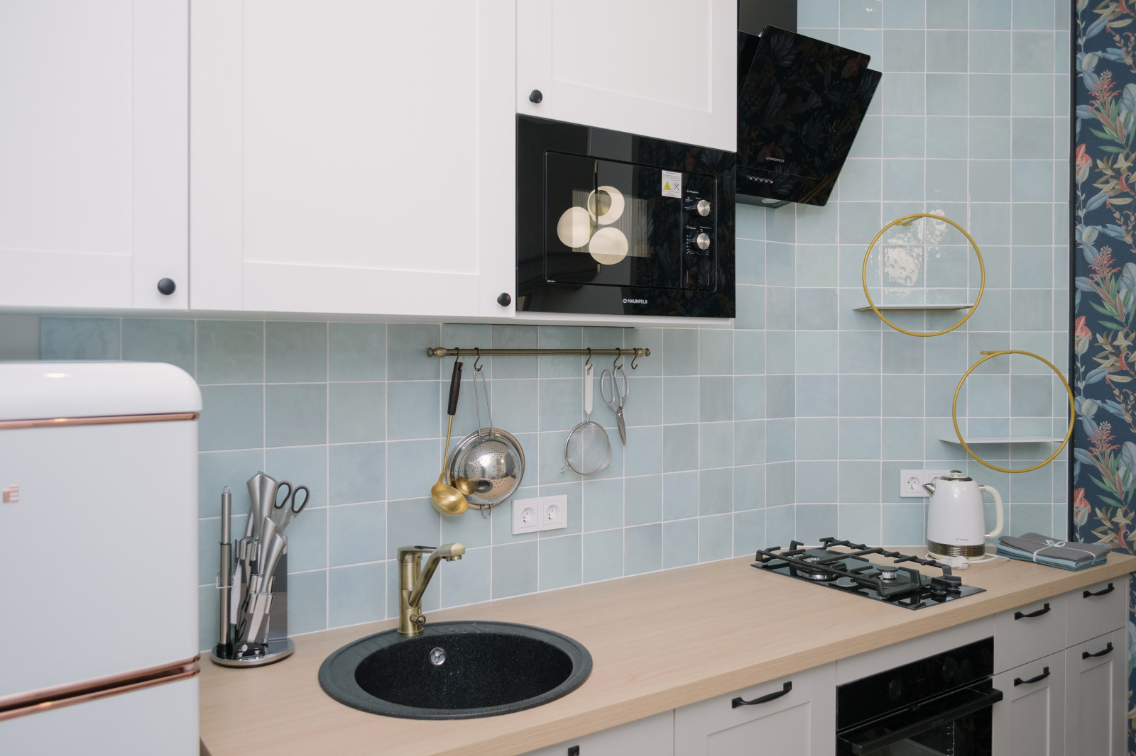 Реализация проекта в старом фонде СПб, квартира с камином.