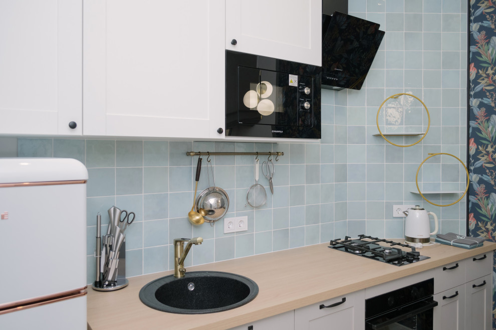 Реализация проекта в старом фонде СПб, квартира с камином.