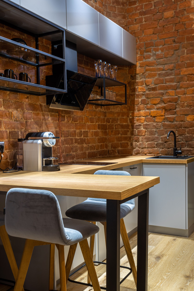 Объект в старом фонде на Таврической улице(г. Санкт-Петербург)