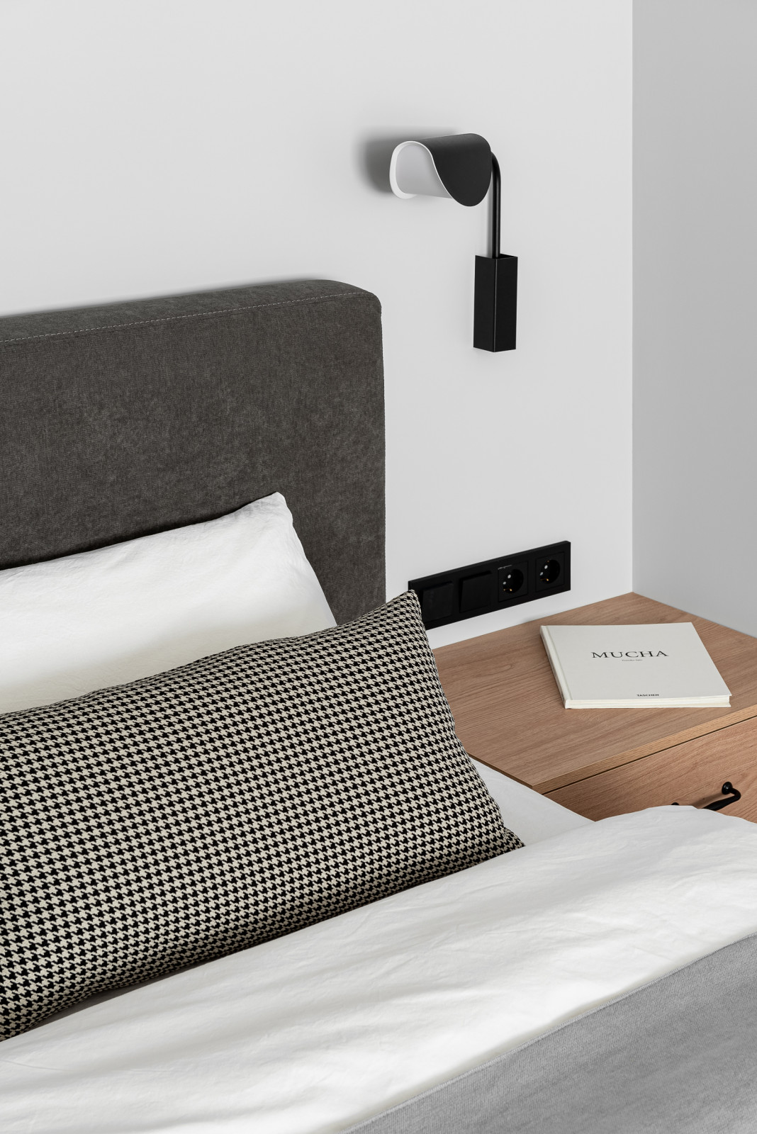 Квартира-студия для творческой девушки (47 кв. м.)