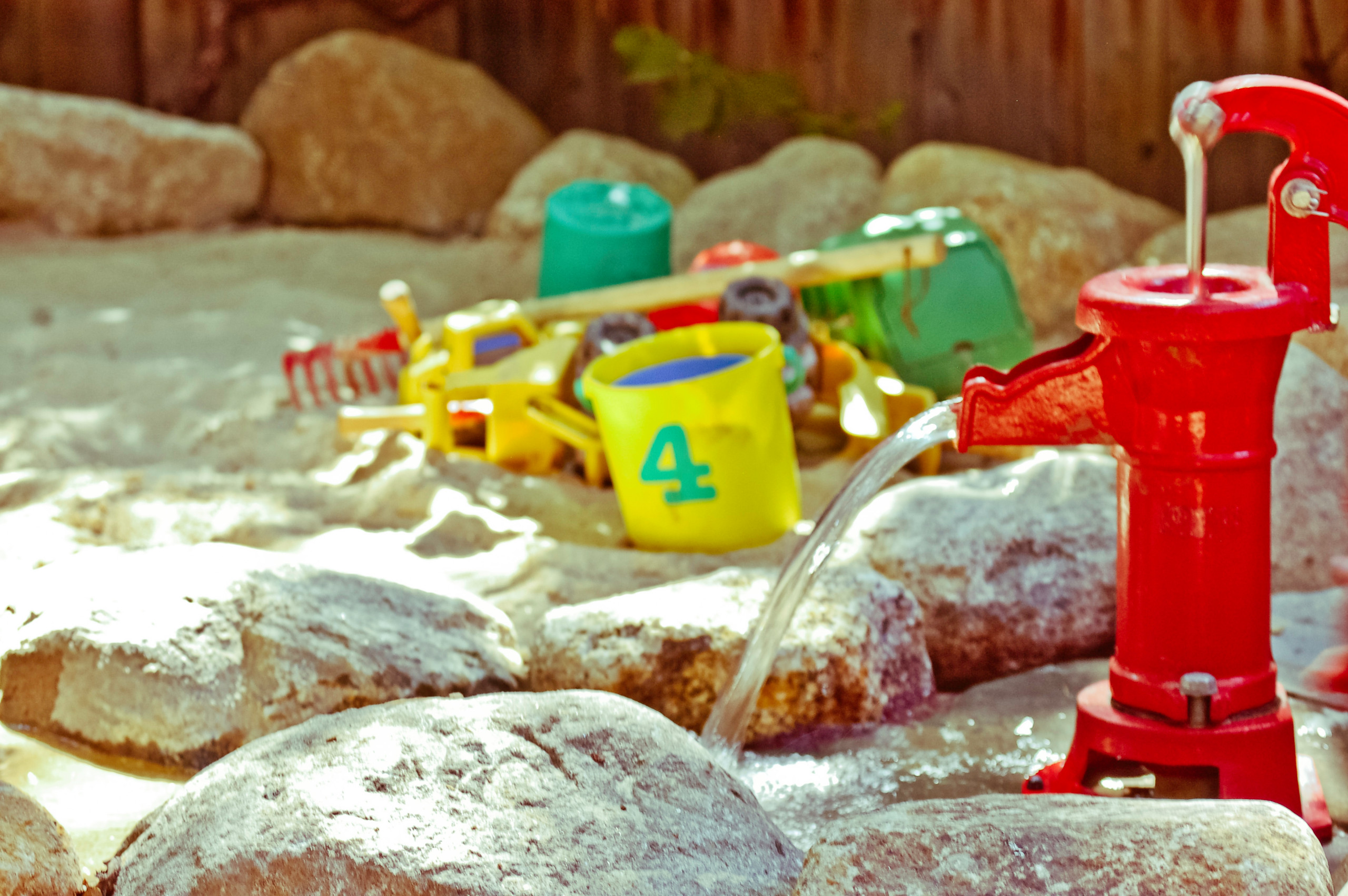 Камень в огород: Как использовать валуны в своем саду