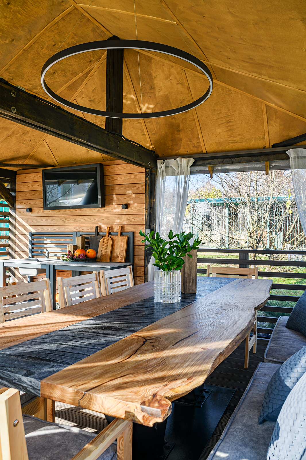 Стол из слэбов карагача и натурального камня