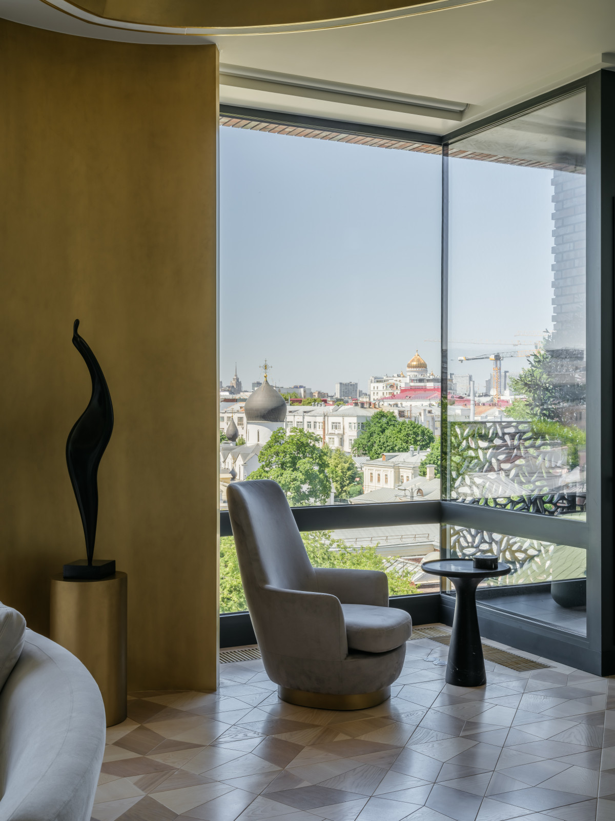 Двухуровневая квартира в центре Москвы 390м2