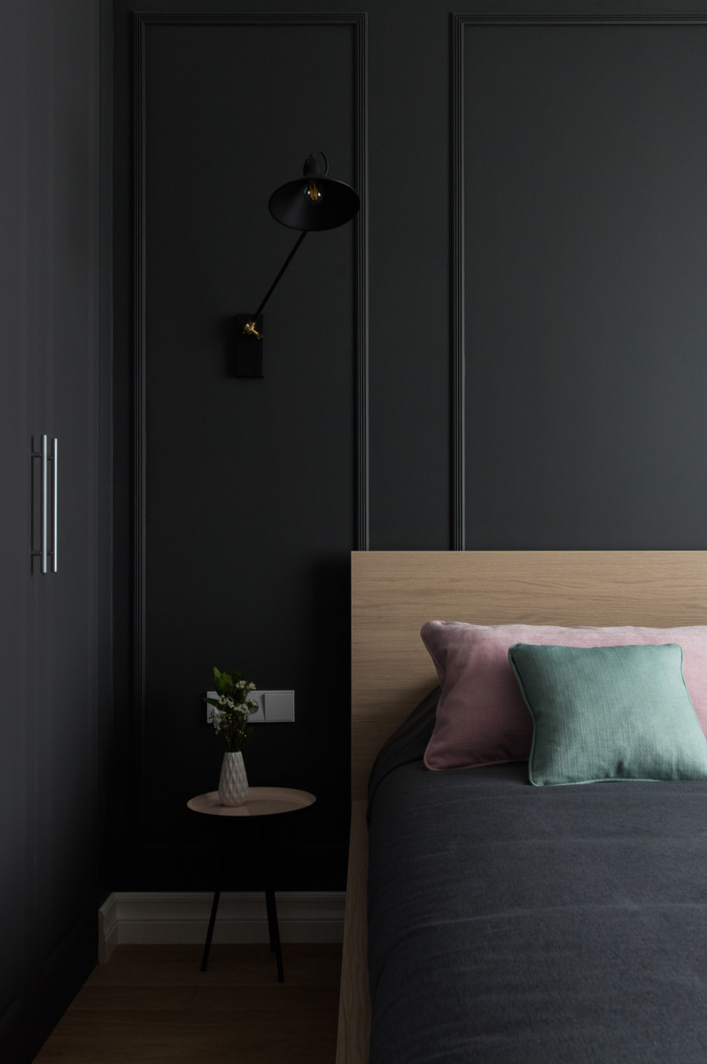 Легкая квартира с темной спальней