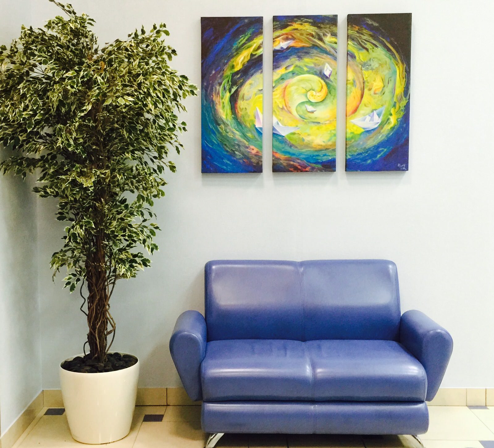 Офис с деревьями