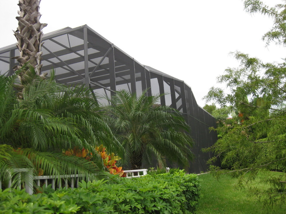 Вольер с навесом из поикарбоната для бассейна и патио