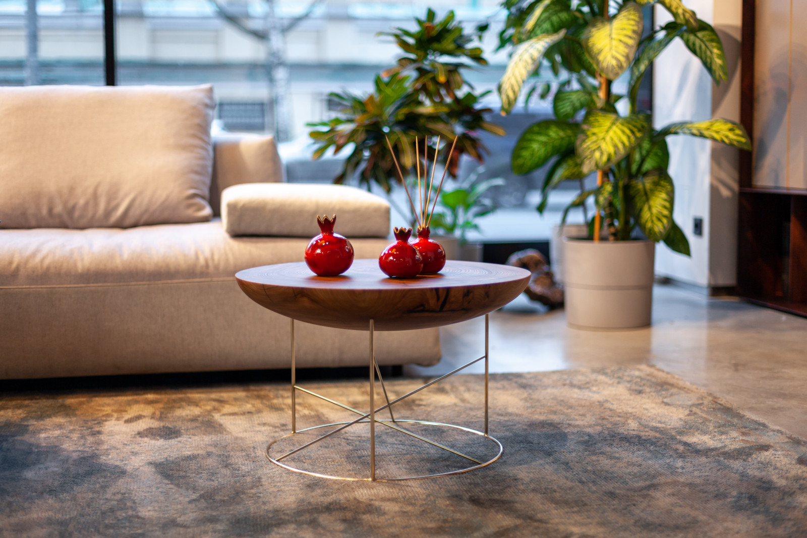 Столы для гостиной