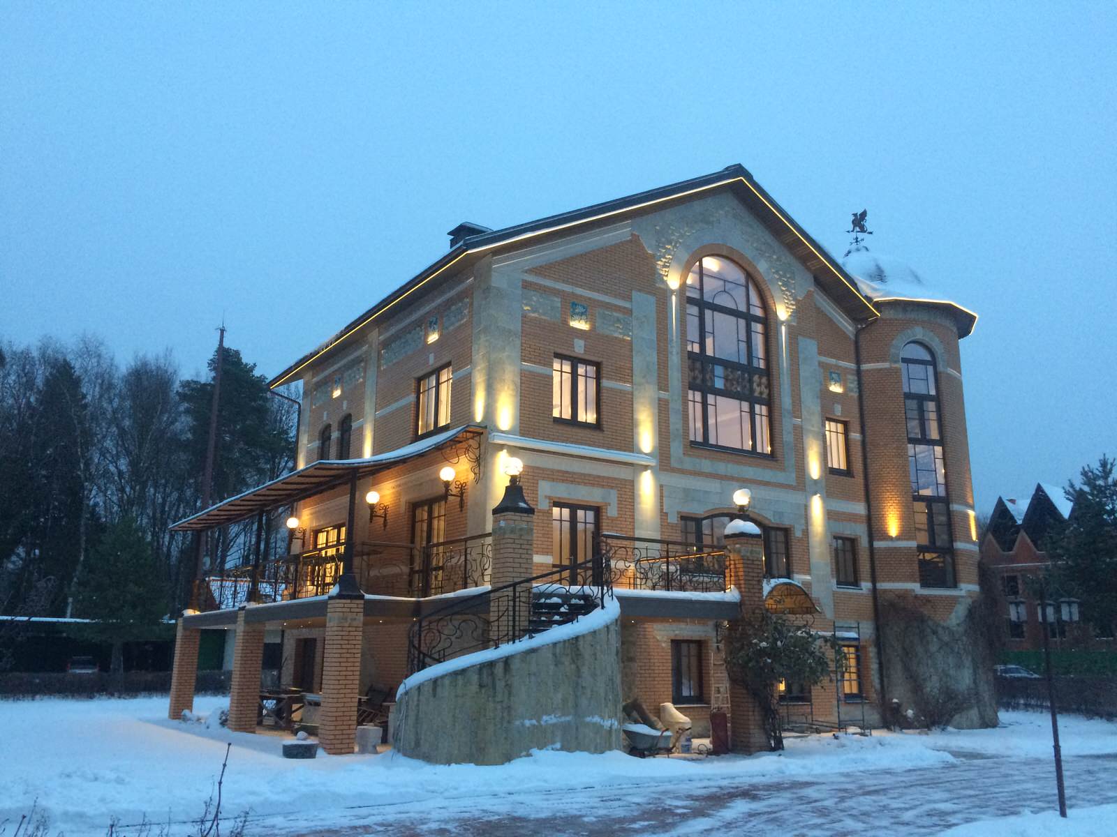 Светодиодное архитектурное освещение загородного дома - пос. Медвежьи Озера