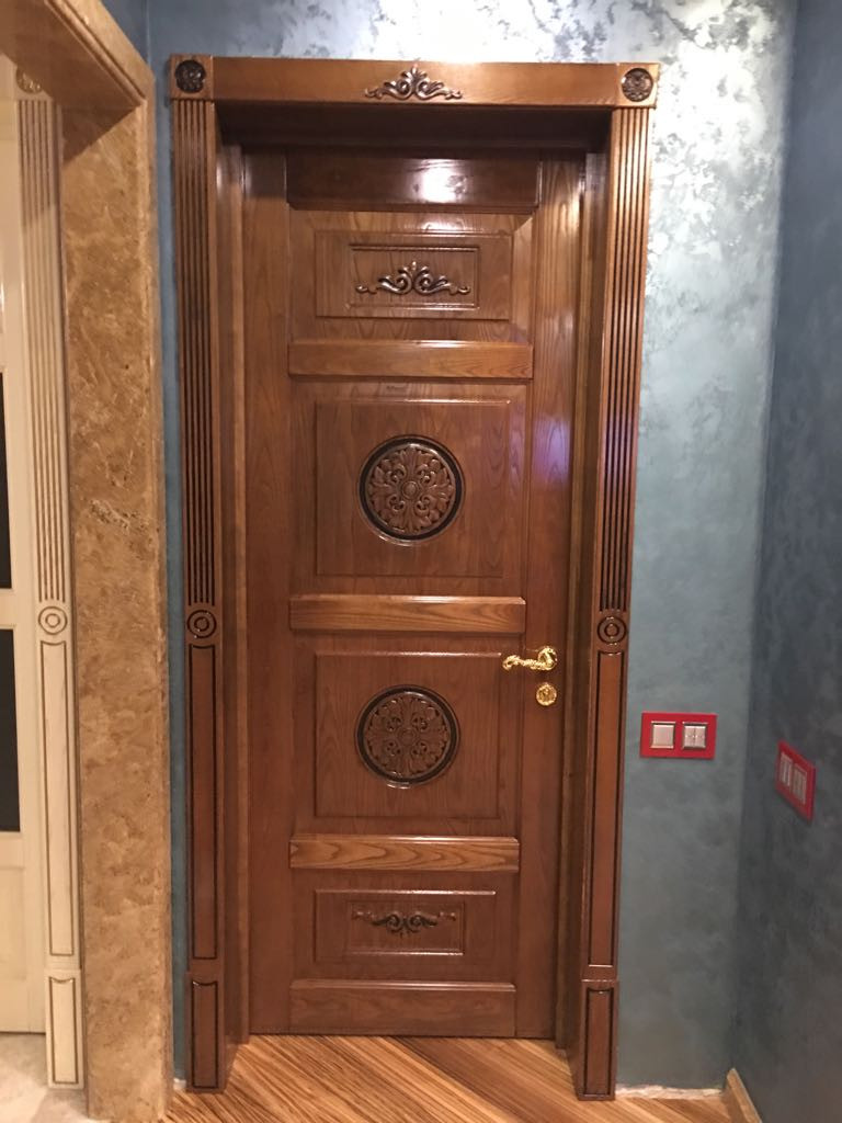 Классические двери из массива дуба