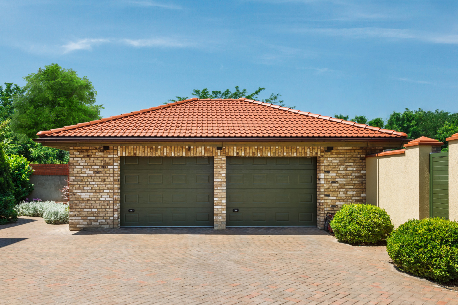 Забор на даче: Что важно знать о «полосе отчуждения»