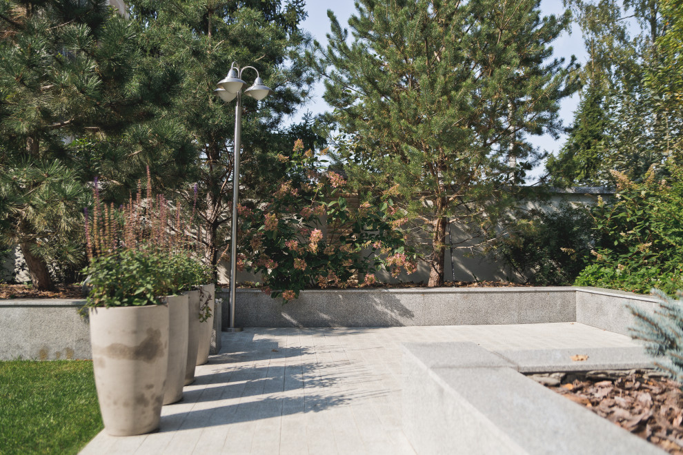 Маленький сад перед таунхаусом