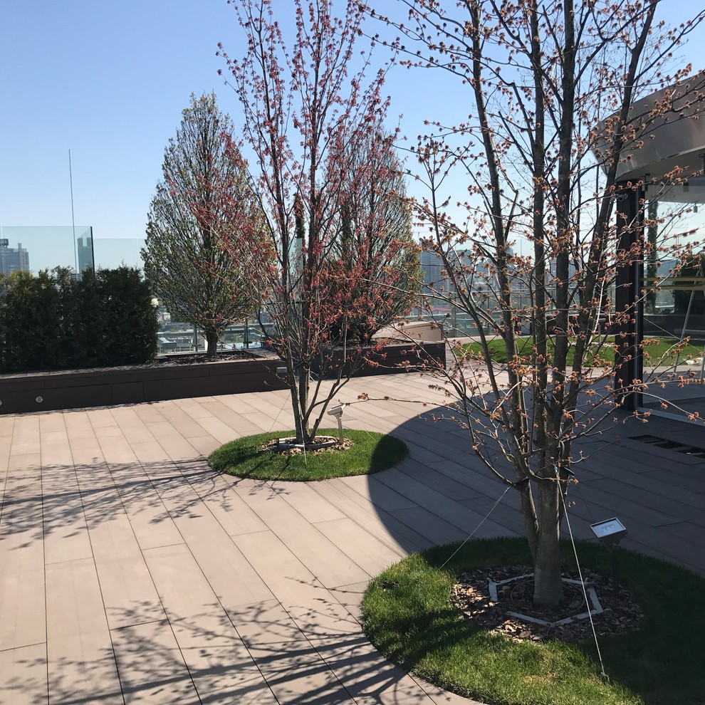 Парк на крыше жилого высотного здания.