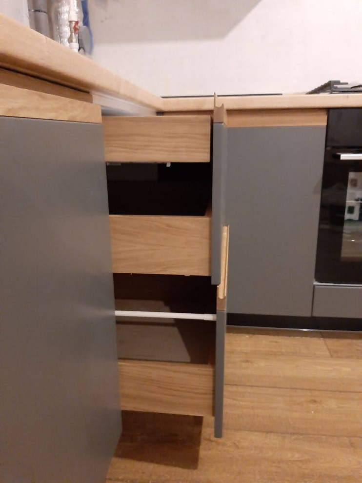 Кухня с интегрированными ручками из массива