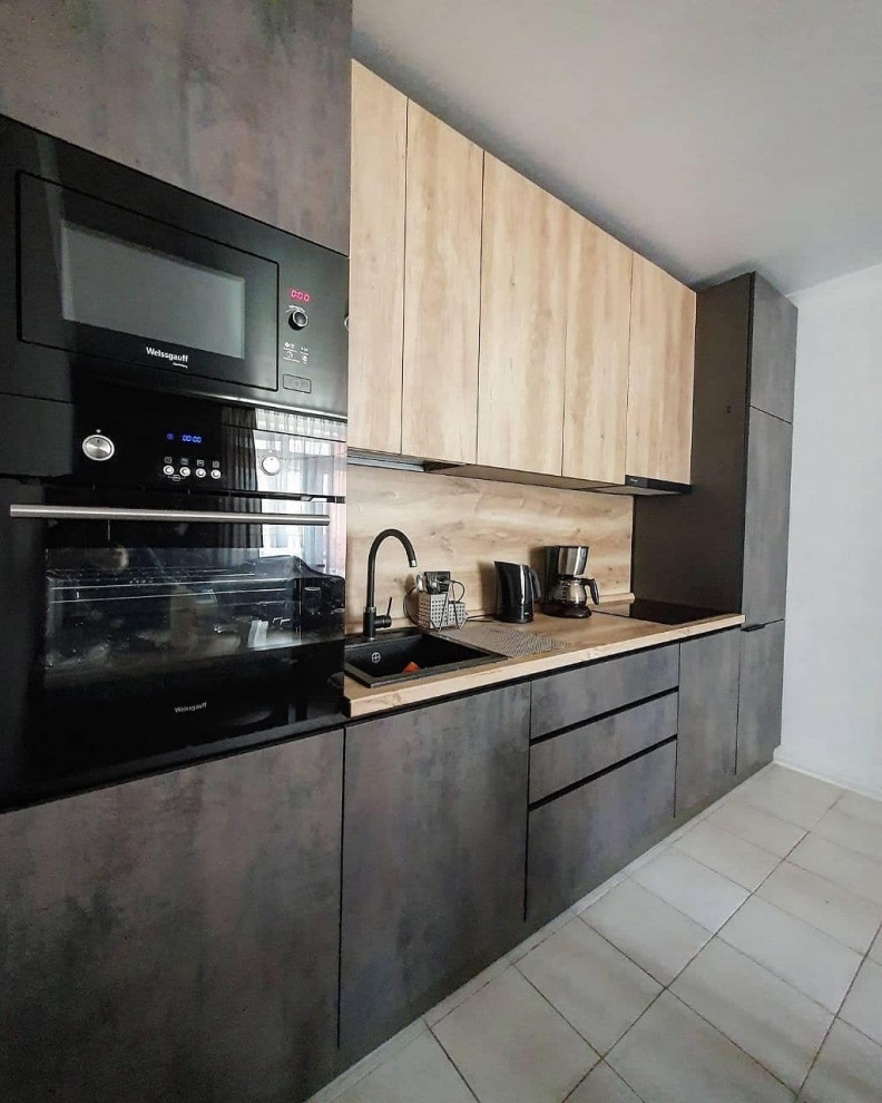 Встроенная прямая кухня под потолок в стиле лофт