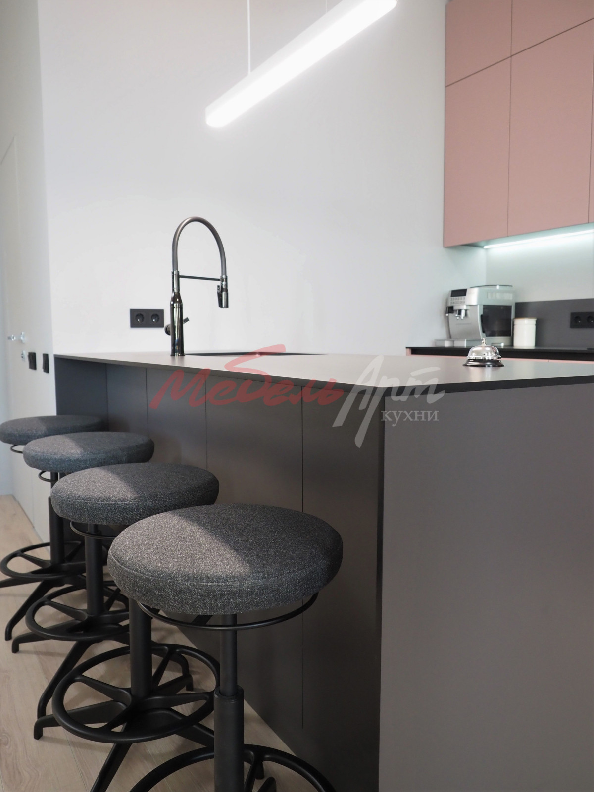 Кухонный гарнитур в современном стиле 7