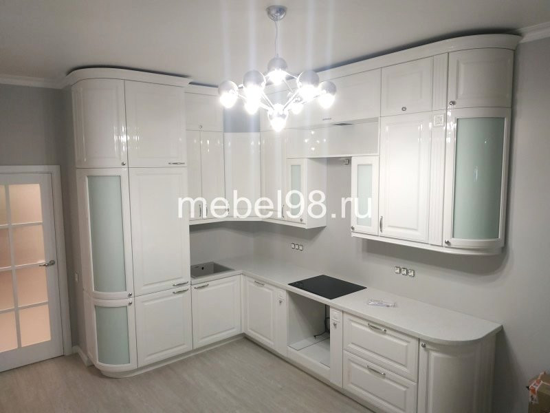 Обложка проекта: Уговая белая кухня