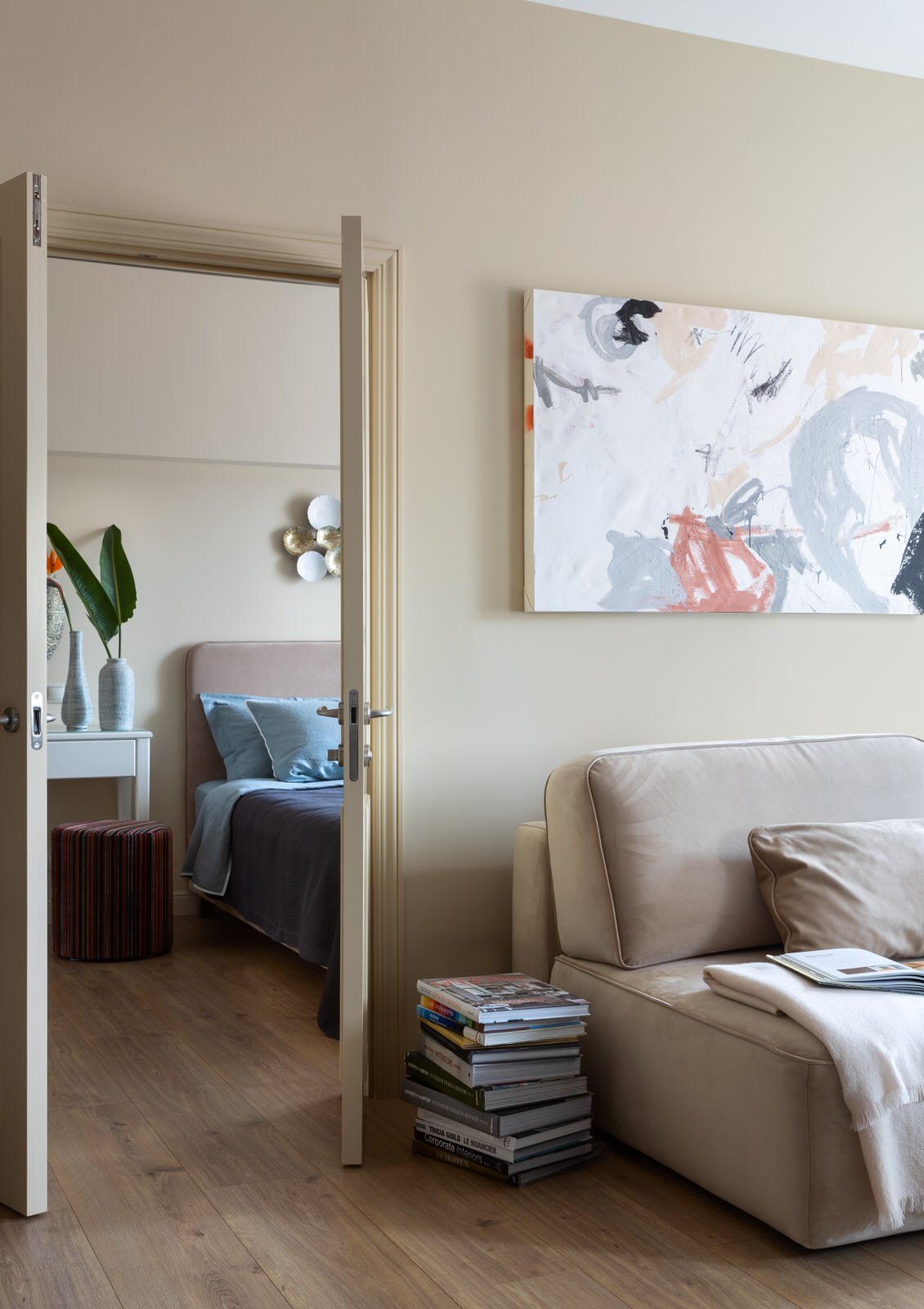 Реализация двухкомнатной квартиры в Малом Гнездниковском переулке. Realization o