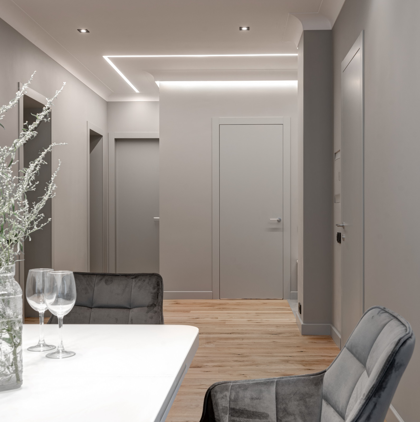 "Смокинг". Квартира на наб. Т. Шевченко