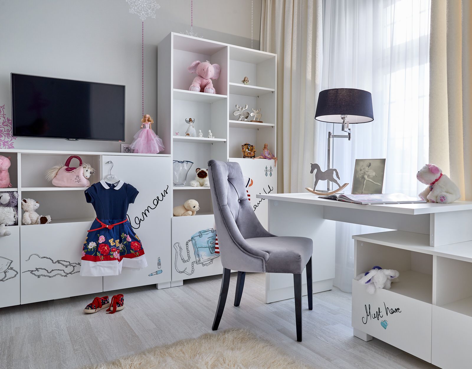 Яркий, роскошный, искрящийся.