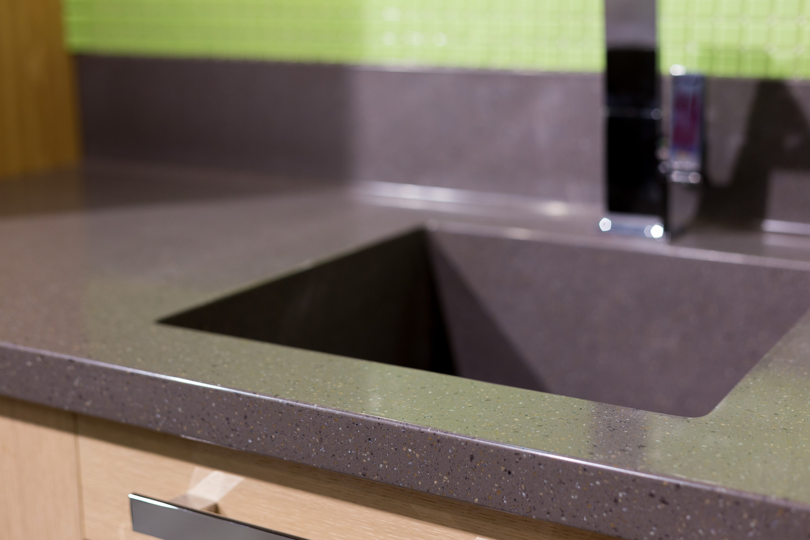 Обложка проекта: Столешница с мойкой для кухни.