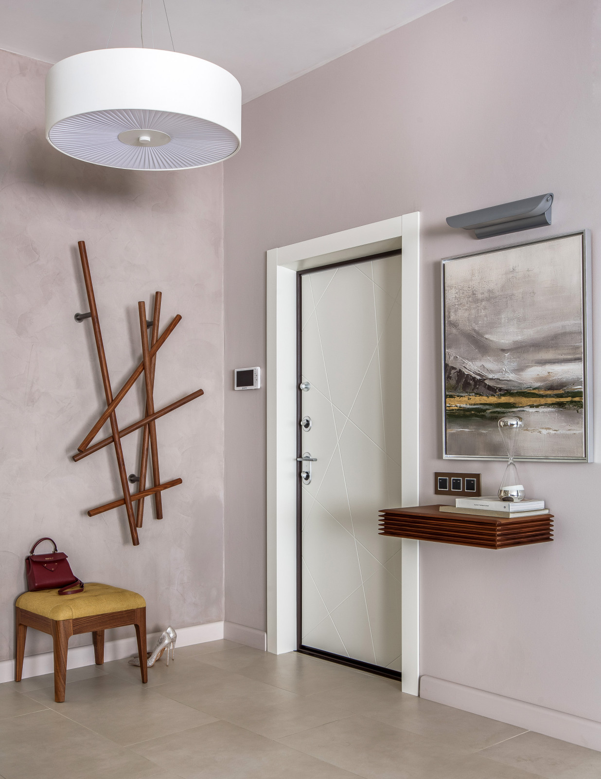 Трехкомнатная квартира в центре Петербурга