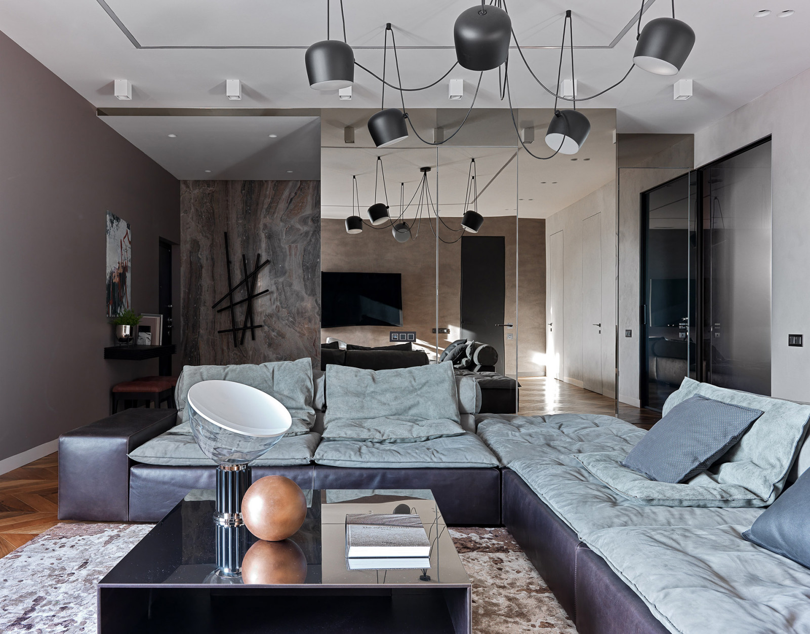 Apartment with grey shades in Saint-Petersburg