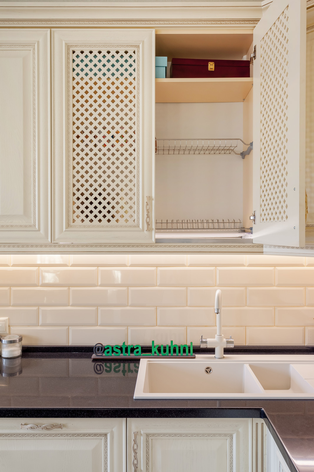 Кухня с порталом в частный дом г. Краснодар и массива ясеня