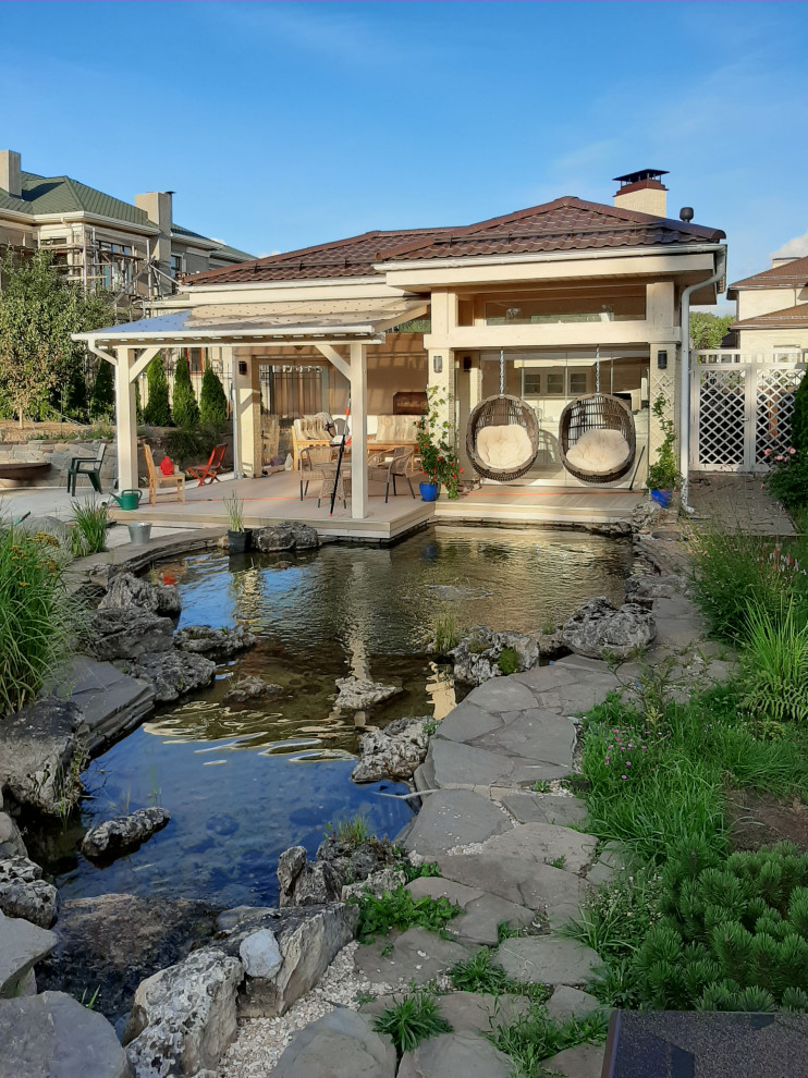 Arbour with a glass walls. Беседка со стеклом