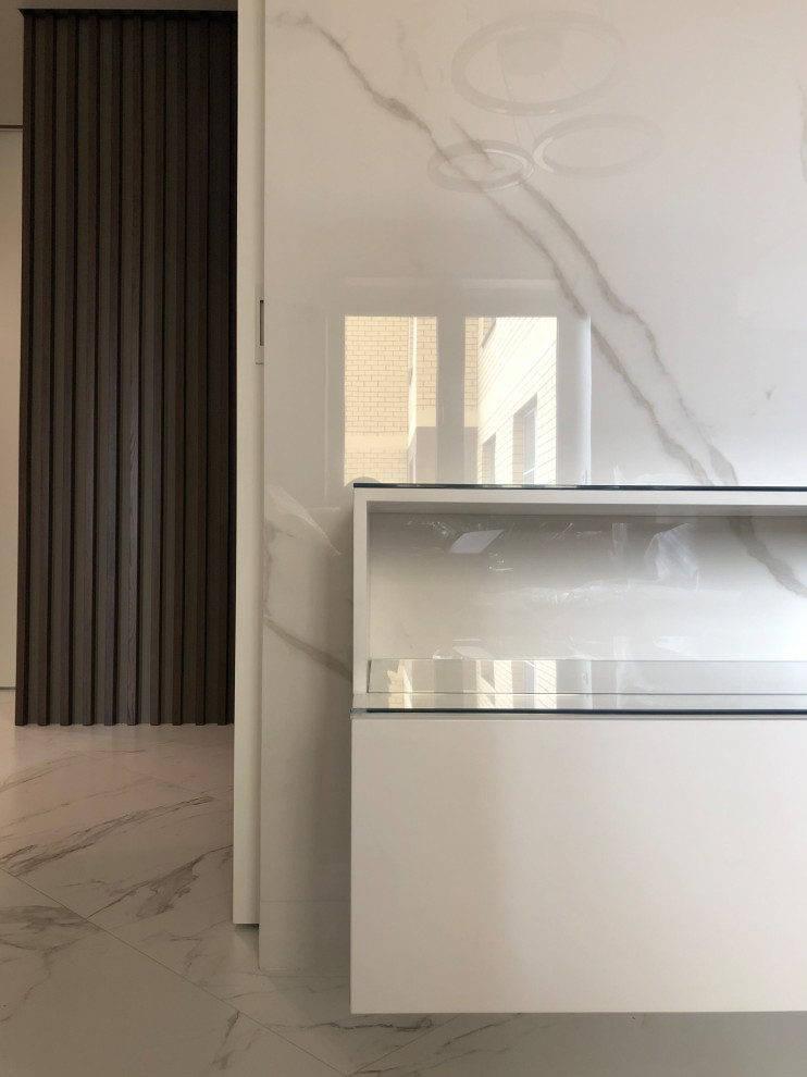 Вид из гостиной в коридор