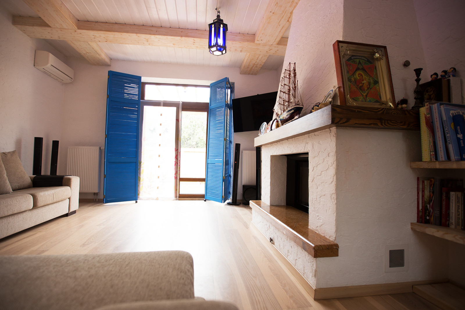 Обложка проекта: Интерьер загородного дома с греческими мотивами. Реализация