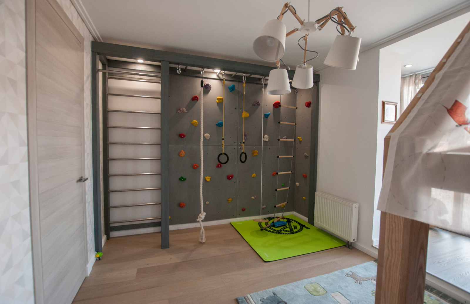 Modern and lignt 140 sq. m. appartment in Saint-Petersburg