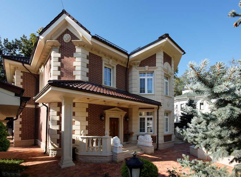 Обложка проекта: Комбинированная отделка двухэтажного дома