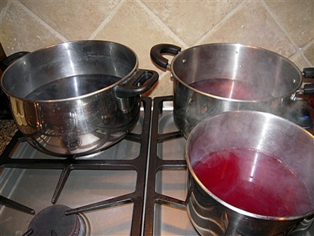 Своими руками: Пасхальные яйца, окрашенные ягодами и цветами