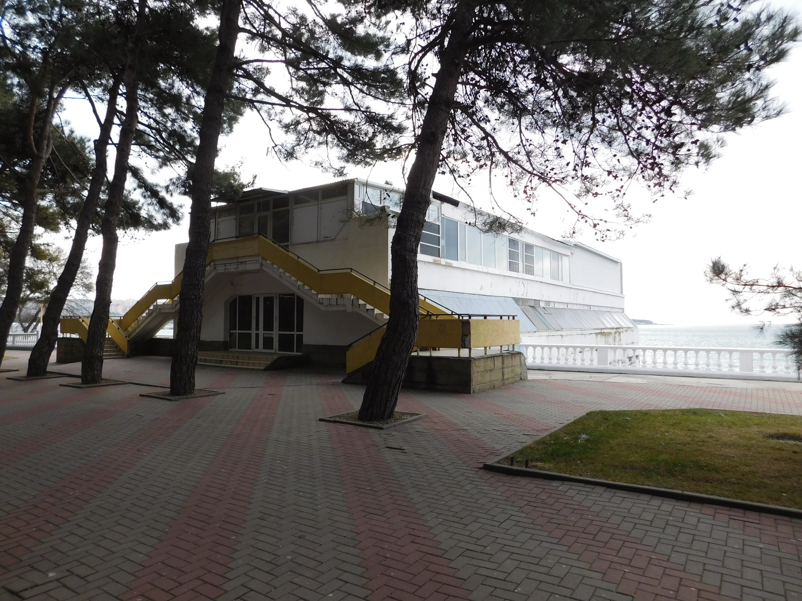 кафе "Узбекская кухня" на набережной в Геленджике