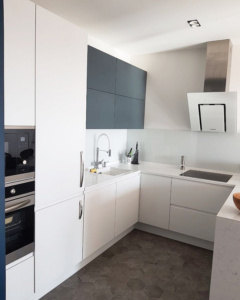 Ярко-белая кухня