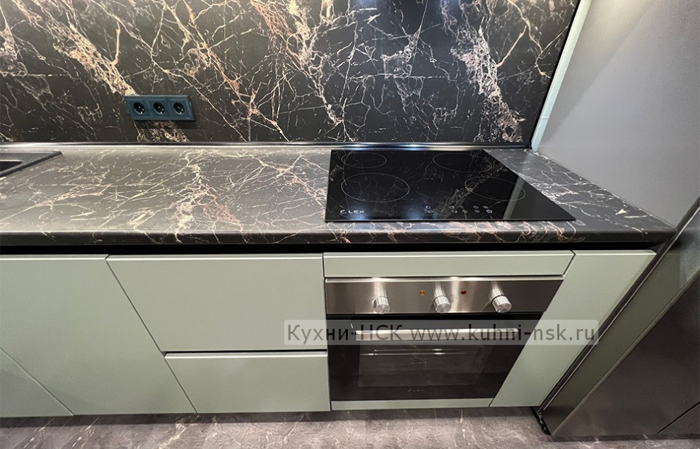 Дизайн кухни на заказ в сочетании зеленого дерева