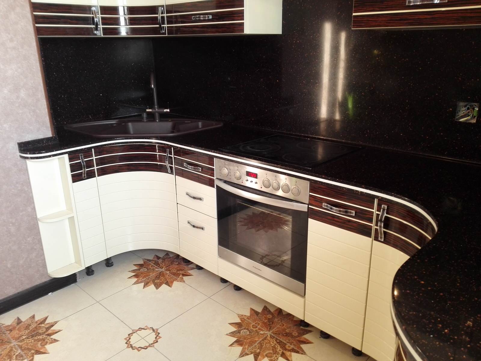 Столешница из искусственного камня черного цвета