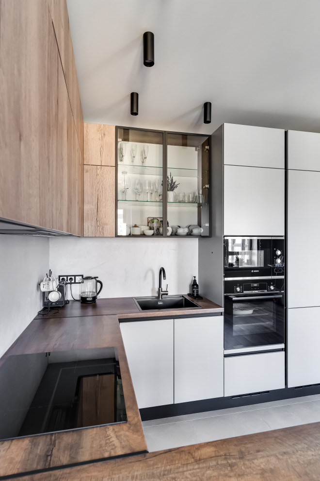 Угловая кухня совмещенная с гостиной