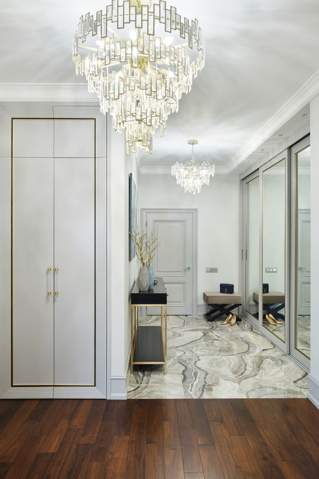 Обложка проекта: Прихожая Новая история