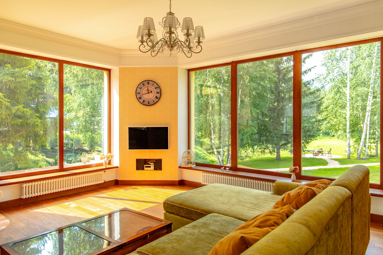 Рулонные шторы в гостинной