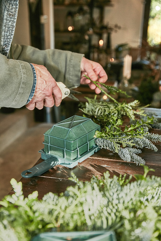 Своими руками: Новогодний декор из шишек и хвои — как в Дании