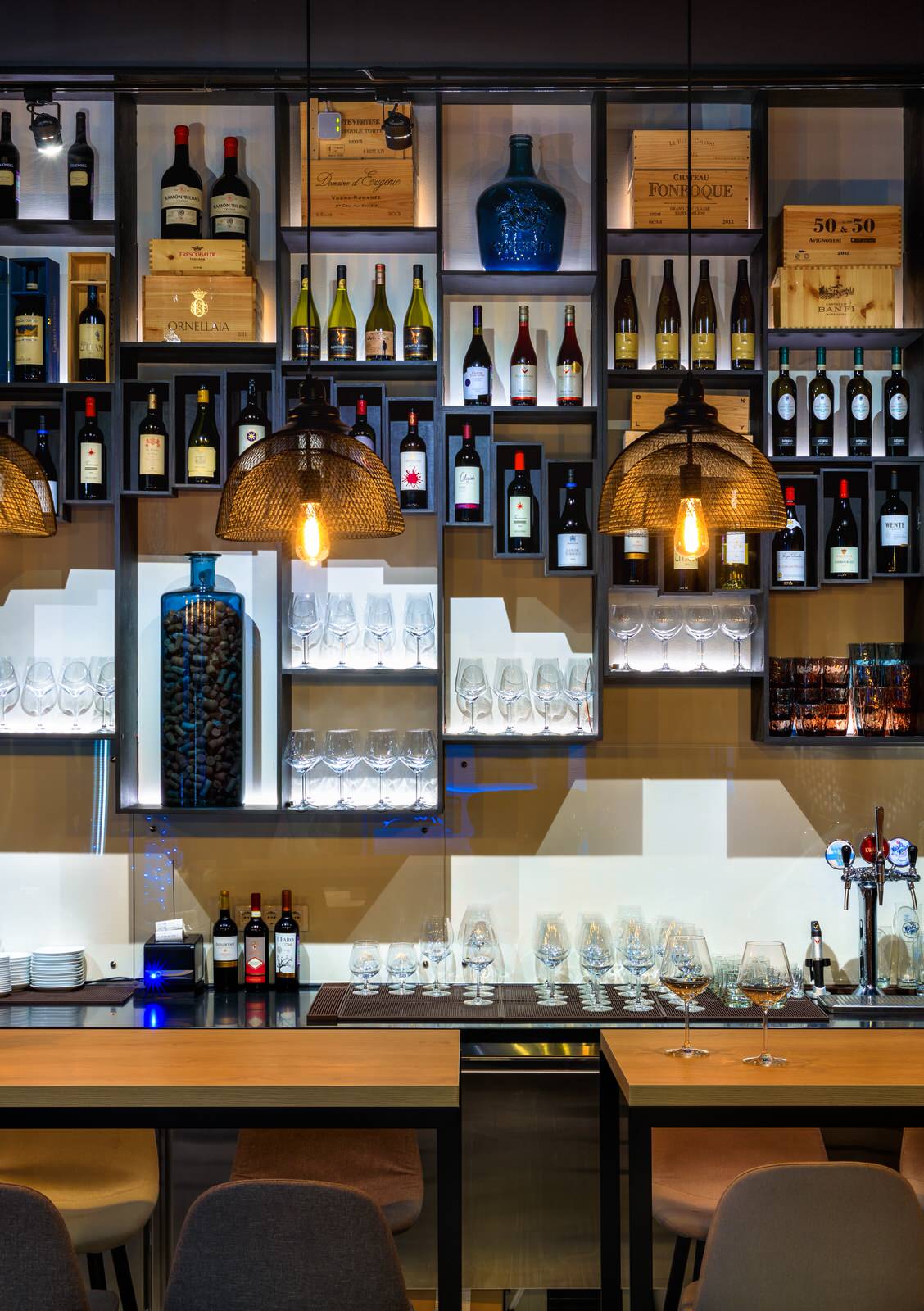 Обложка проекта: Дизайн бара "ONLY WINE"