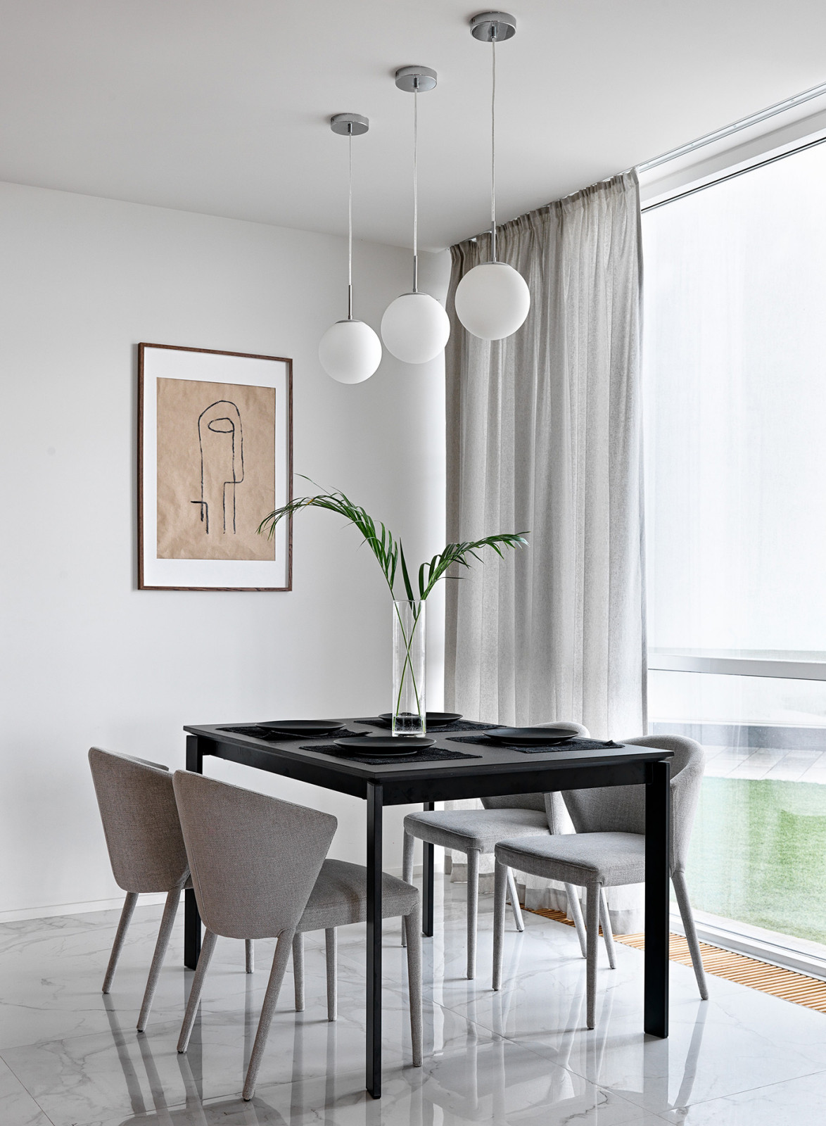 Seaside apartment with a sence of air