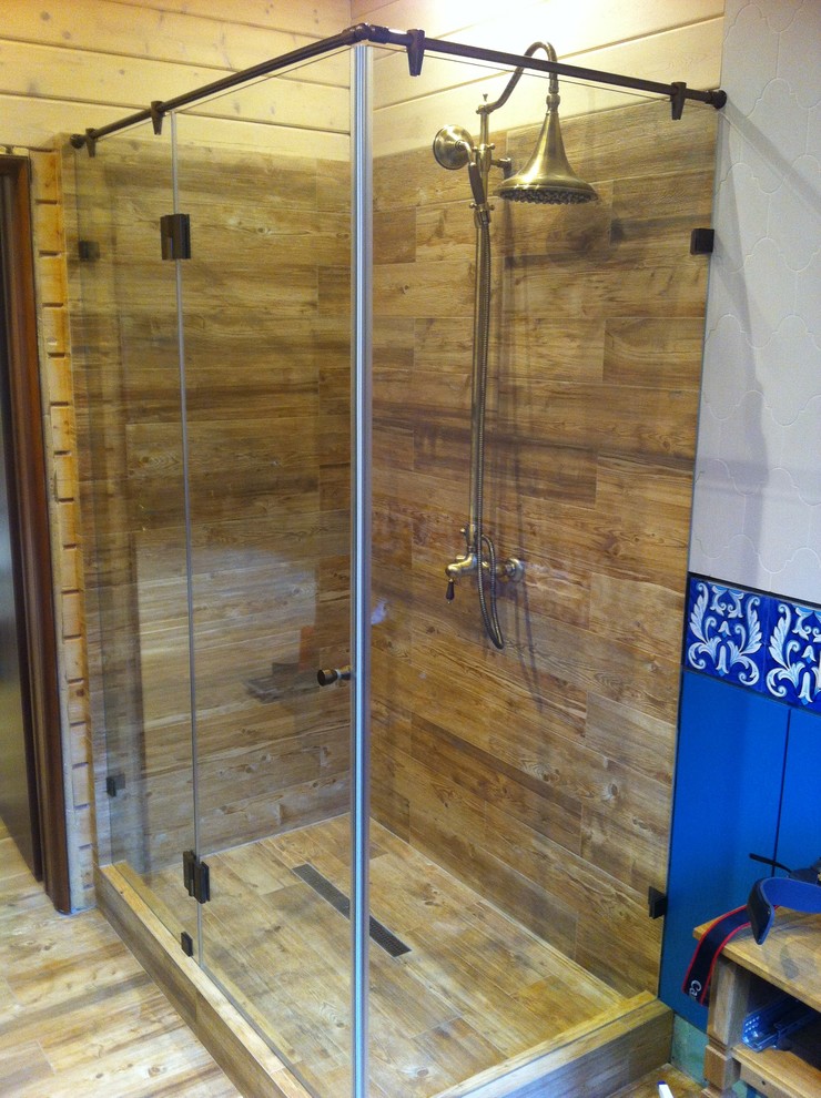 Обложка проекта: Душевой уголок с  бронзовой фурнитурой