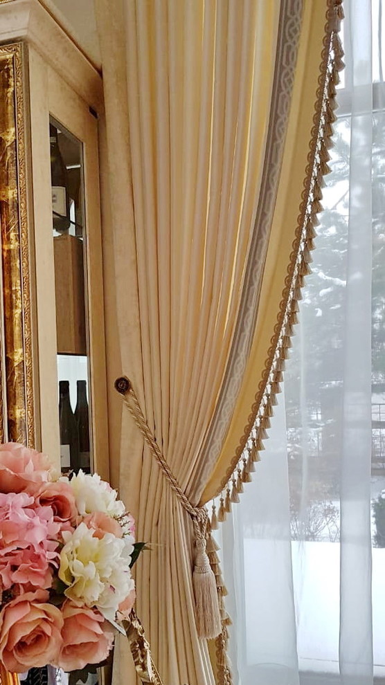 Обложка проекта: От 2-х до 15-ти: интерьерный текстиль для загородного дома в классическом стиле