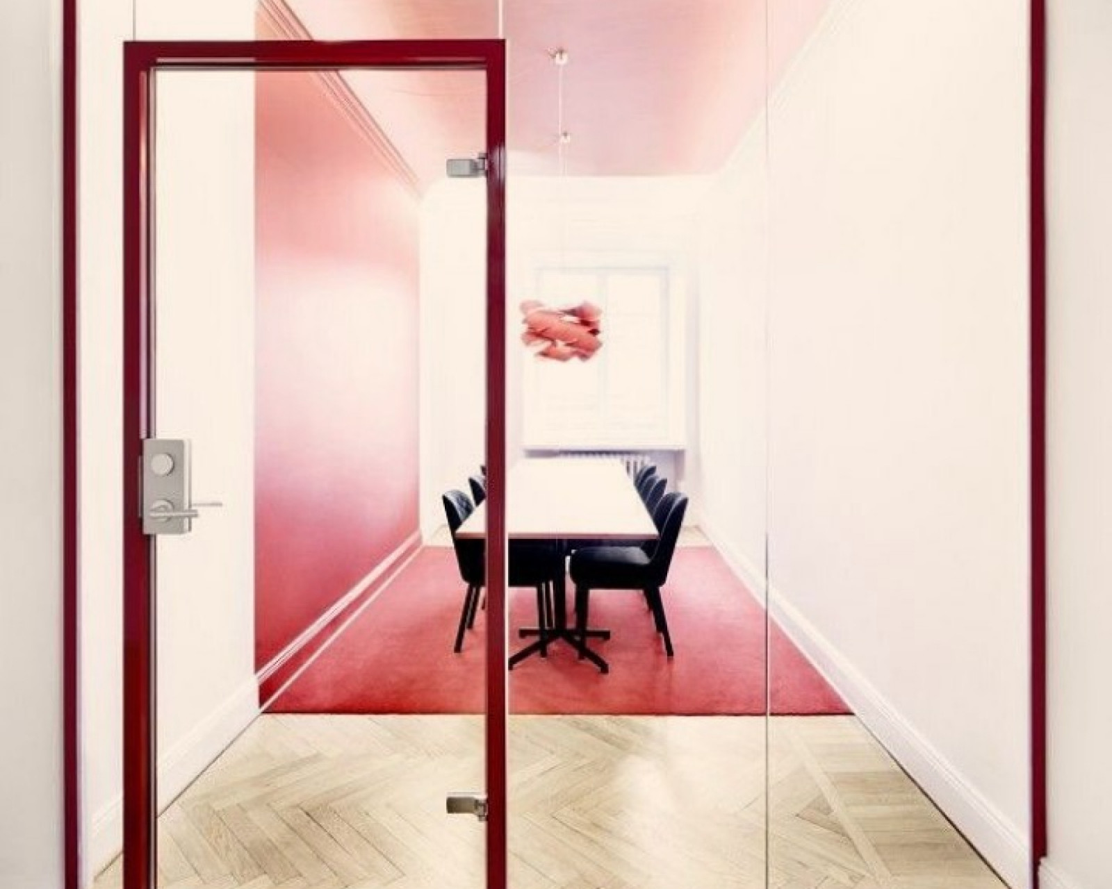 Мебель использованием стекла